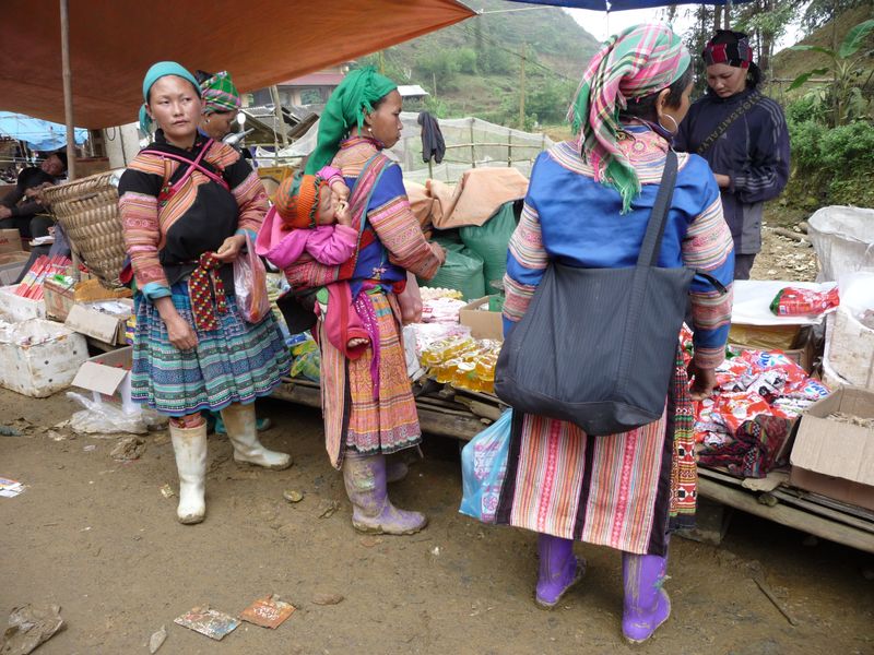 Marché - Hmongs bariolées